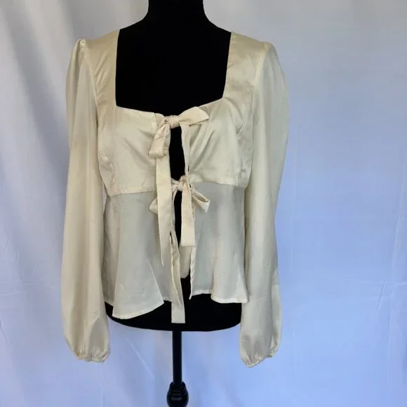Vestique Lelis cream blouse size medium tie front - 392 - Picture 5 of 5